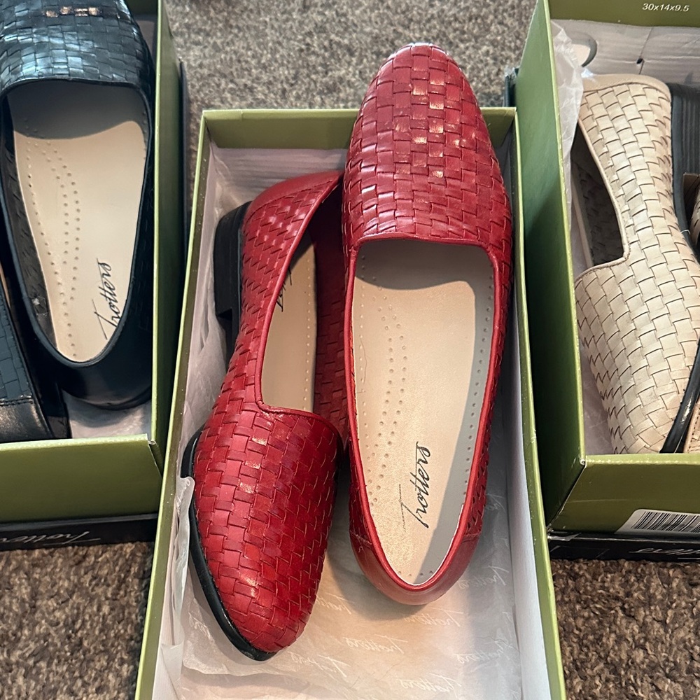 Trotters Red Woven Flats